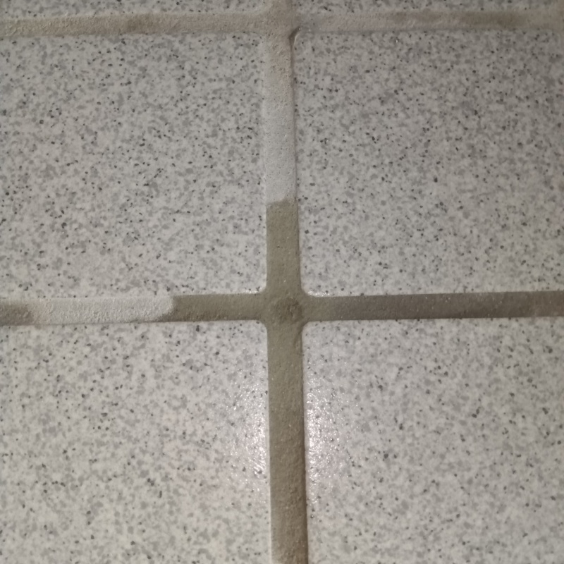 開けた穴を修復した様子