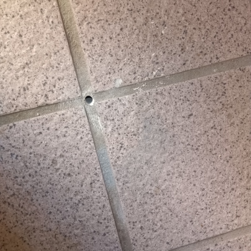 穿孔処理のための穴を開ける