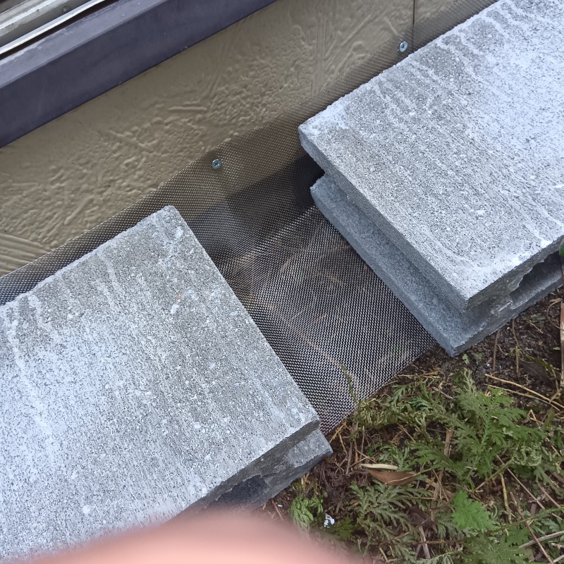 コンクリートブロックで開口部を封鎖