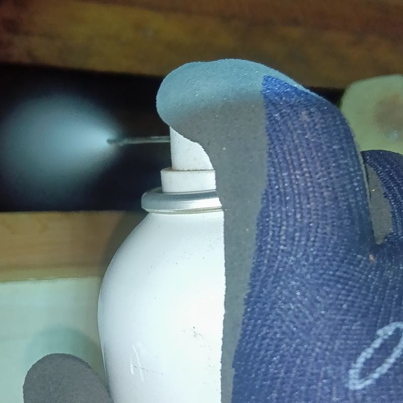 忌避剤をスプレー