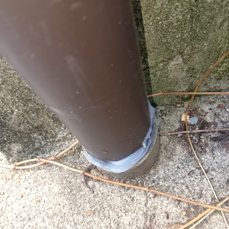 配管が通る穴のすき間を封鎖