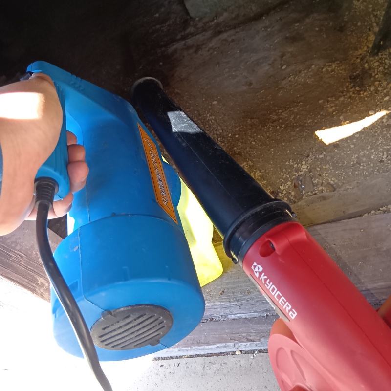 噴霧器で除菌・消臭剤を散布