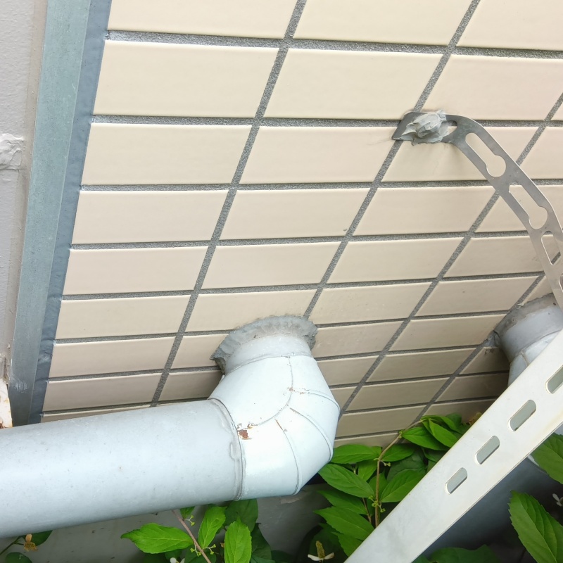配管が通る穴のすき間を封鎖