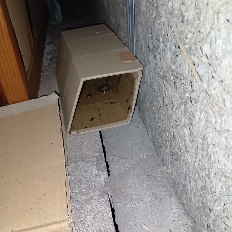 粘着シートを箱型にして設置
