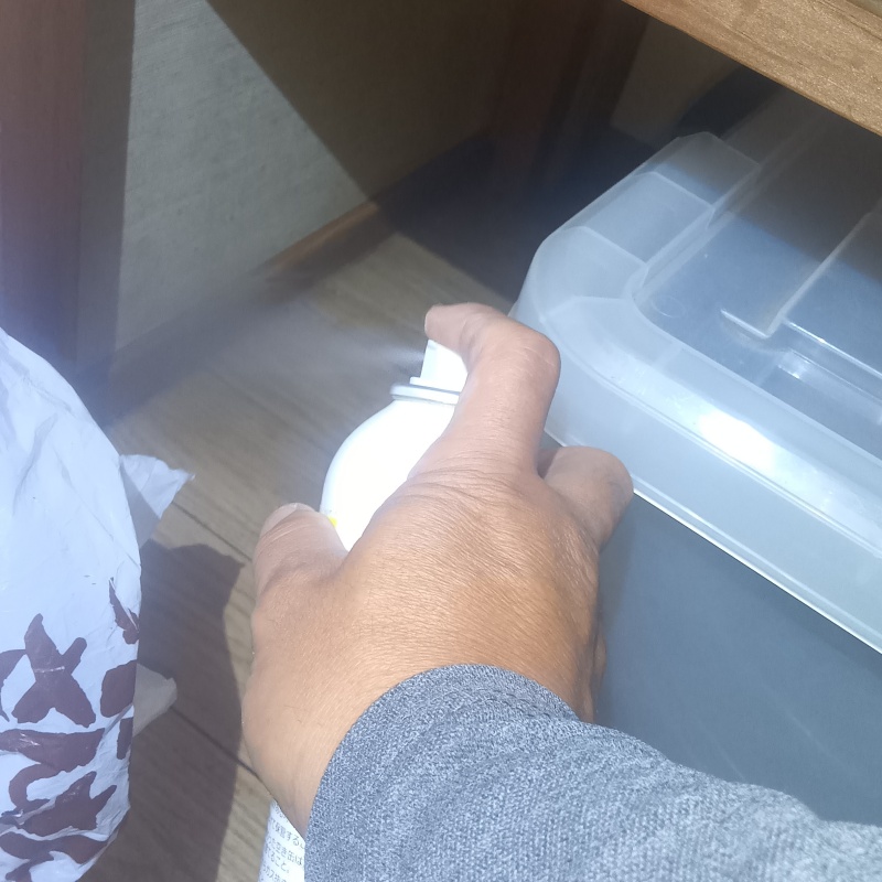 忌避剤をスプレー