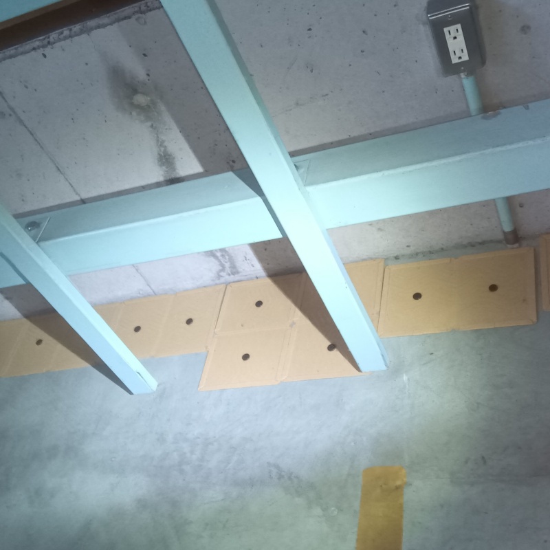 粘着シートを並べて設置