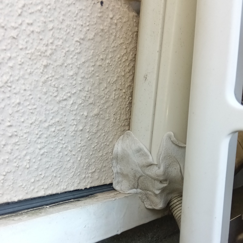 配管の導入部分のすき間を封鎖