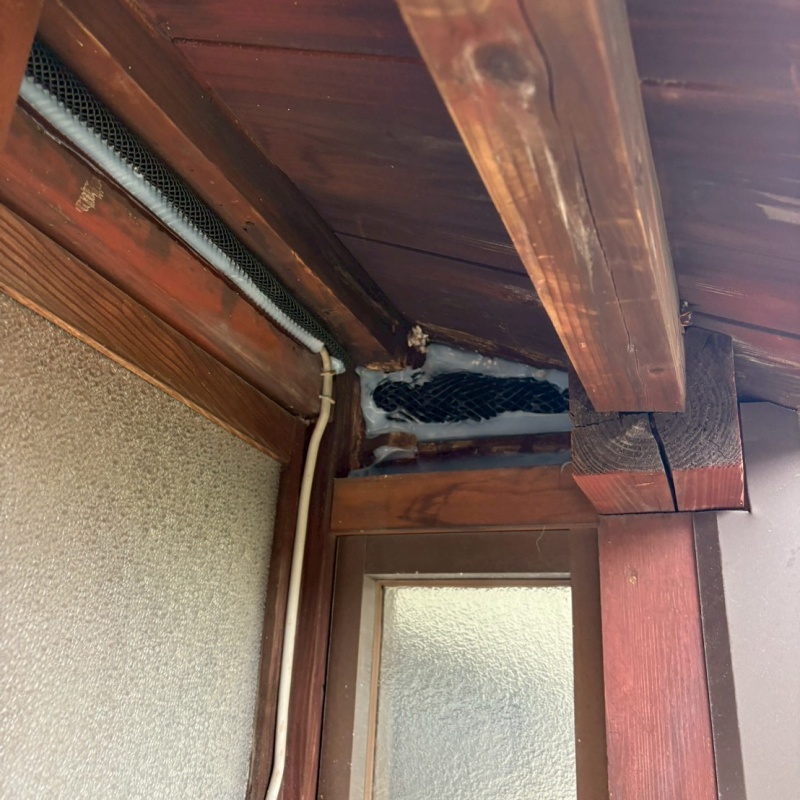 軒下のすき間を封鎖