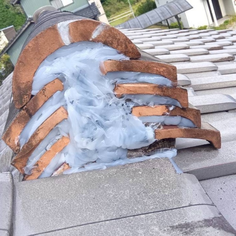 屋根瓦のすき間を封鎖