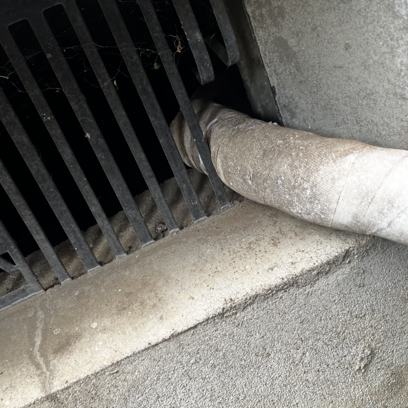侵入口となっている床下換気口