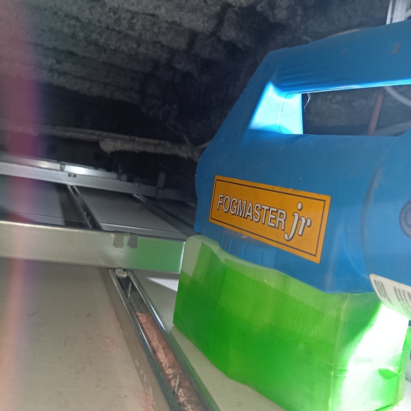 噴霧器で除菌・消臭剤を散布