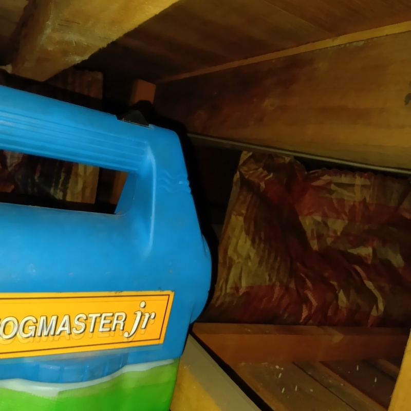 噴霧器で除菌・消臭剤を散布