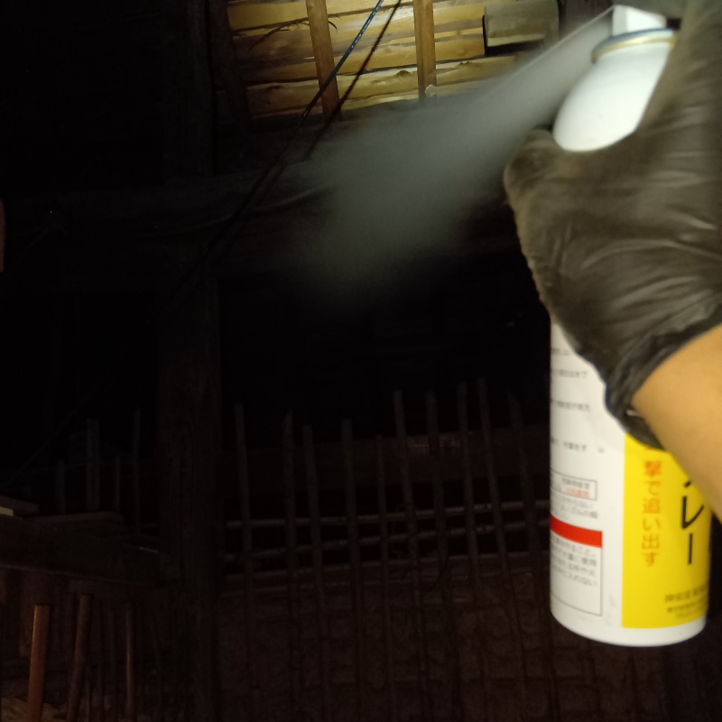 忌避剤をスプレー