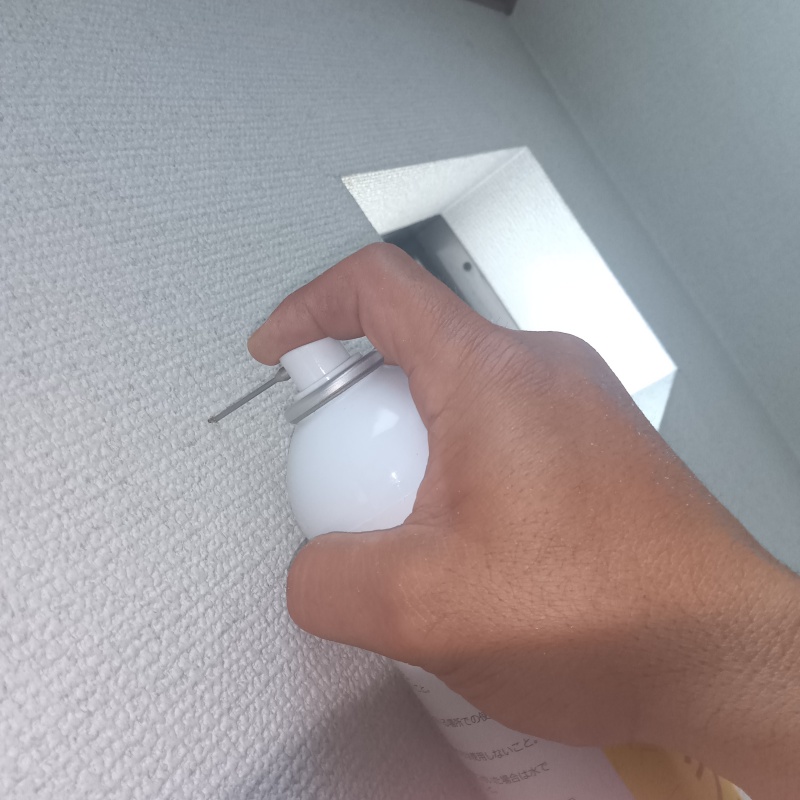 壁に忌避剤を注入