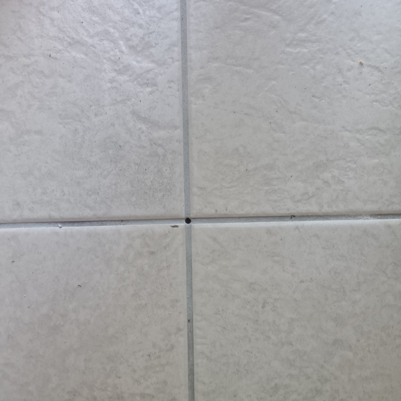 開けた穴を修復した様子