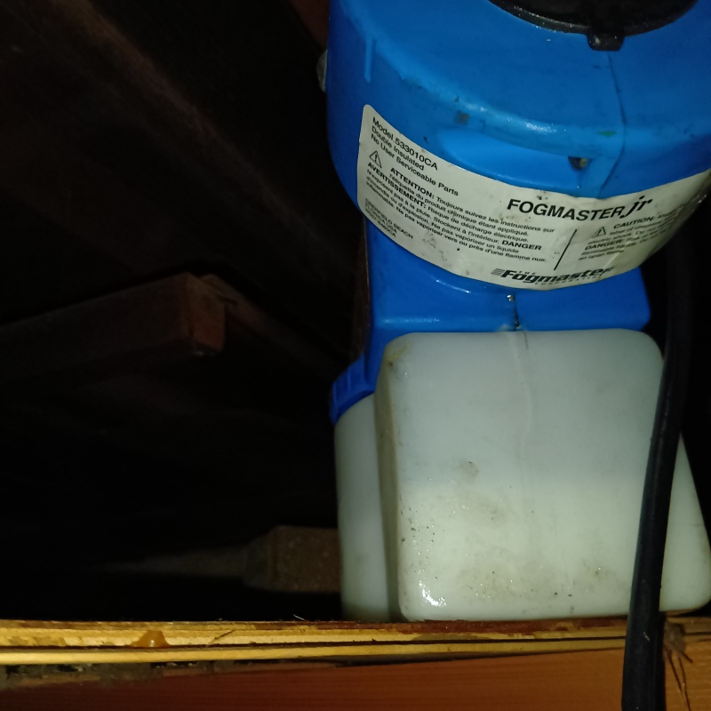 噴霧器で除菌・消臭剤を散布