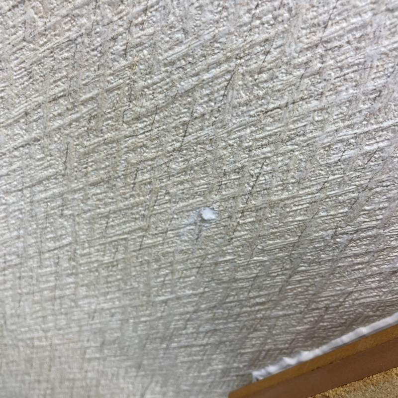 開けた穴を修復した様子