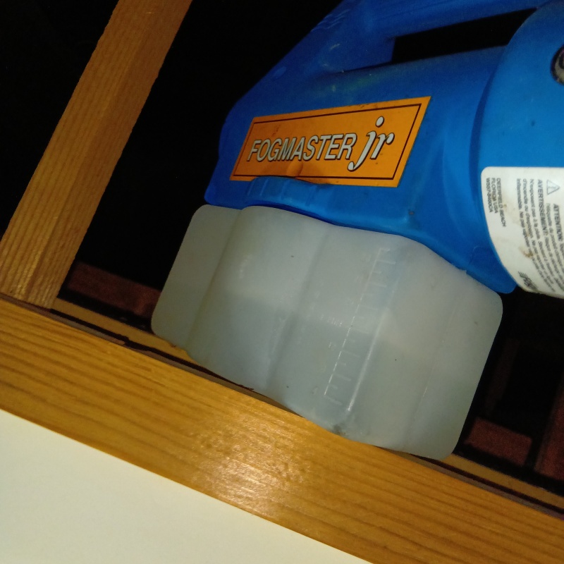噴霧器で除菌・消臭剤を散布