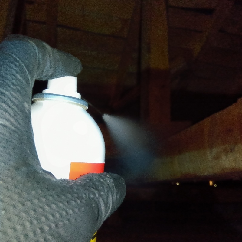 忌避剤をスプレー