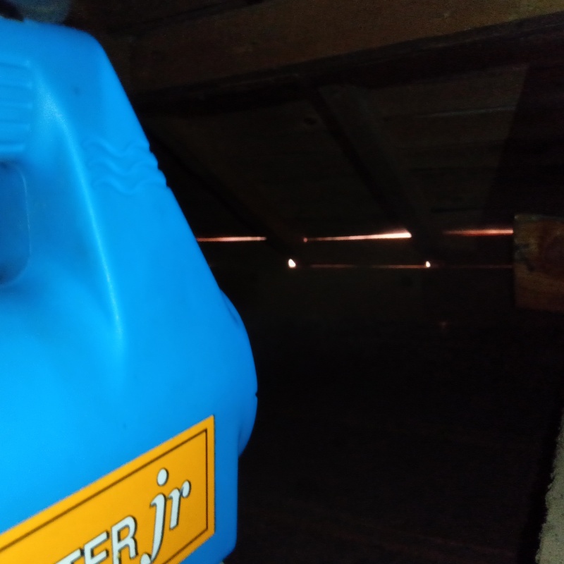 噴霧器で除菌・消臭剤を散布