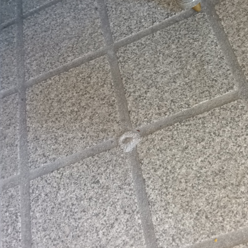 開けた穴を修復した様子