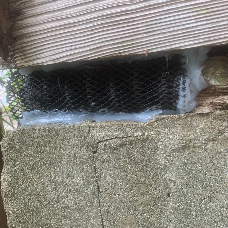 建物と基礎の間の開口部を封鎖