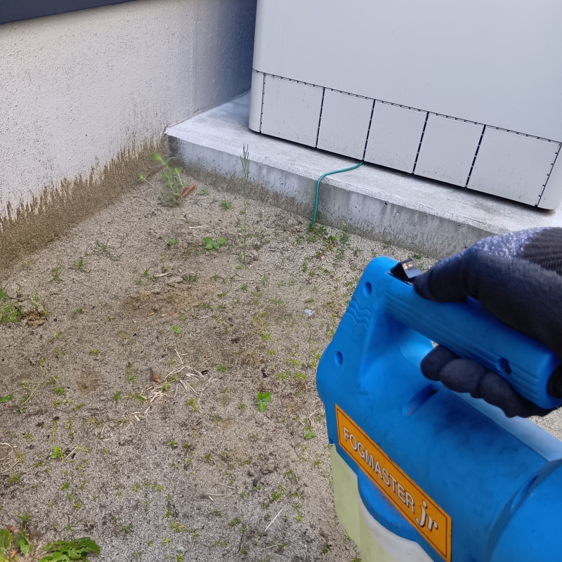 噴霧器で除菌・消臭剤を散布