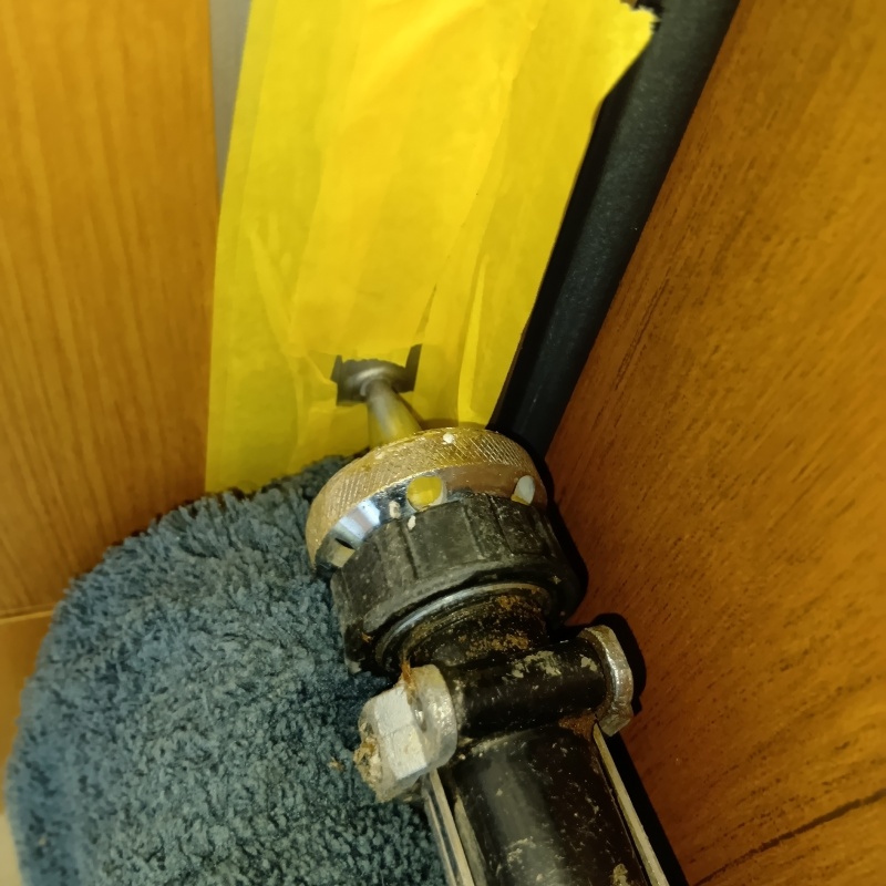 柱に防蟻剤を注入