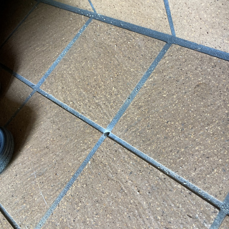 開けた穴を修復した様子