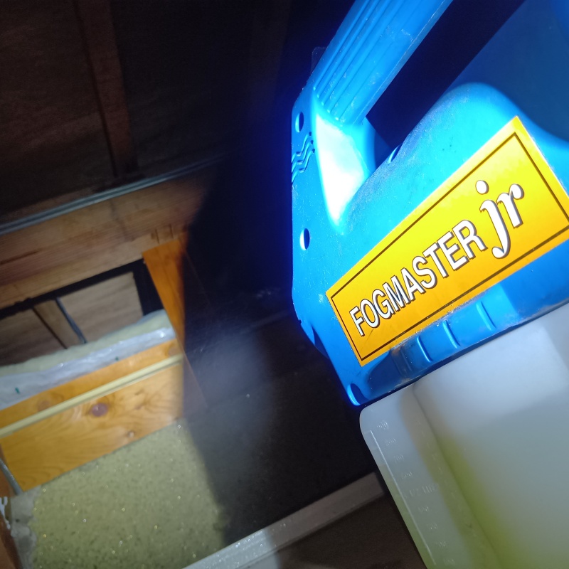 噴霧器で除菌・消臭剤を散布