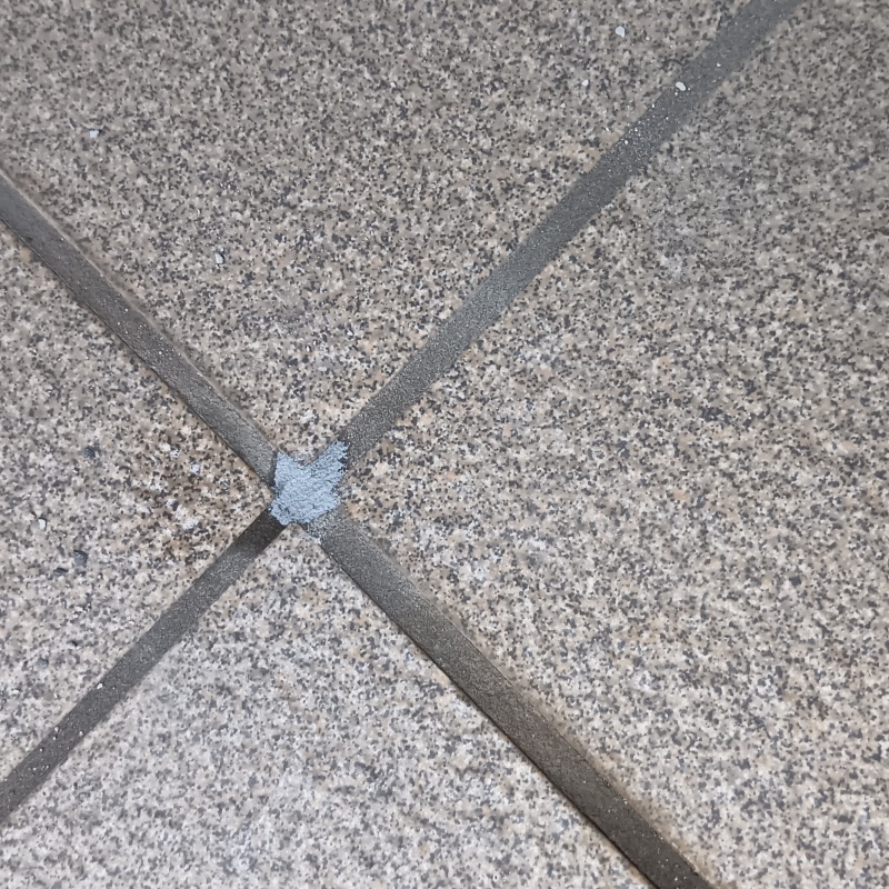 開けた穴を修復した様子