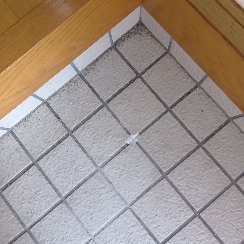 開けた穴を修復した様子