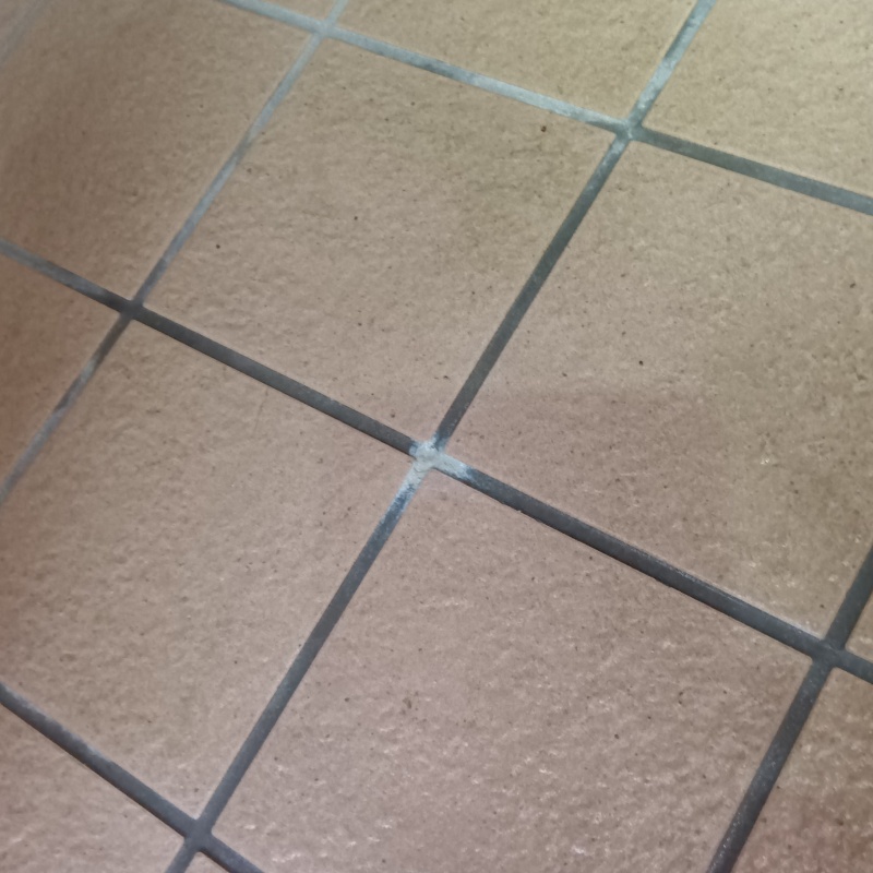 開けた穴を修復した様子