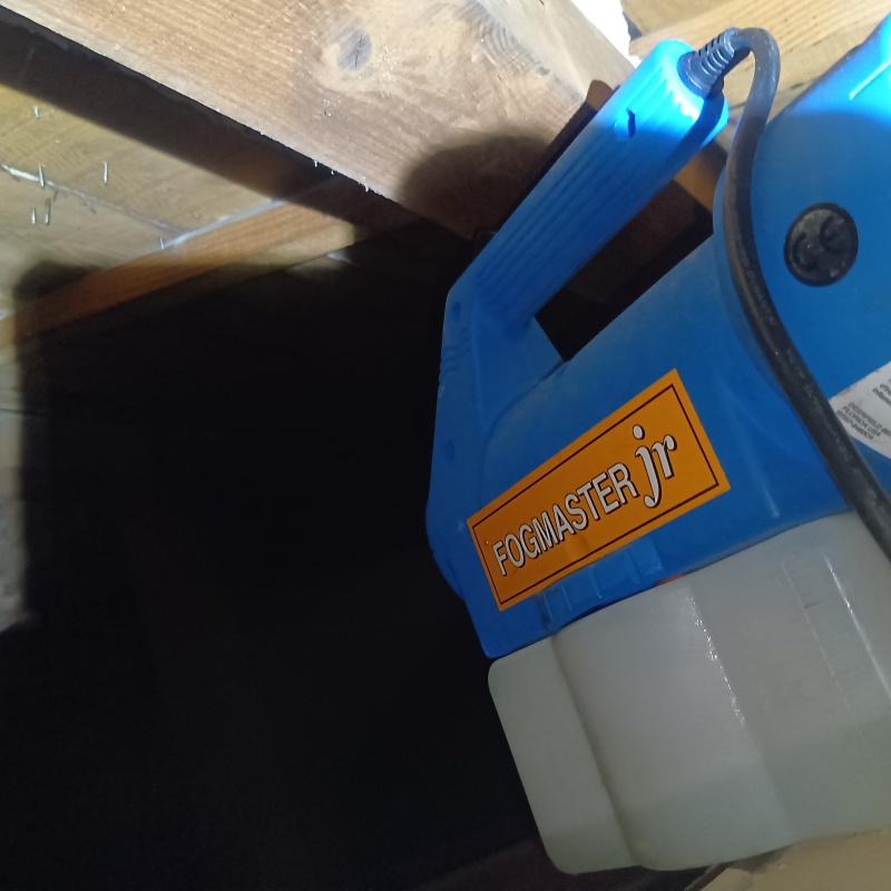 噴霧器で除菌・消臭剤を散布