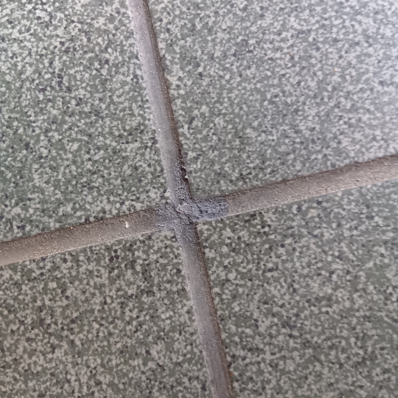 開けた穴を修復した様子