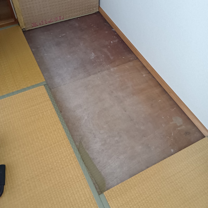 和室の畳を上げた様子