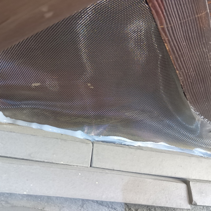 軒下の開口部を封鎖