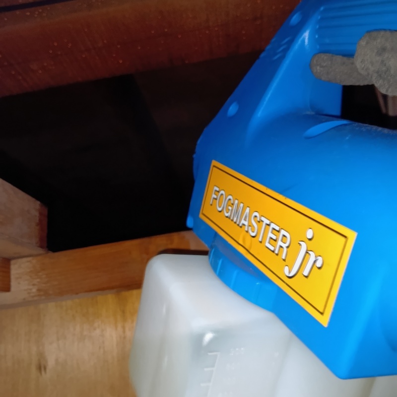 噴霧器で除菌・消臭剤を散布