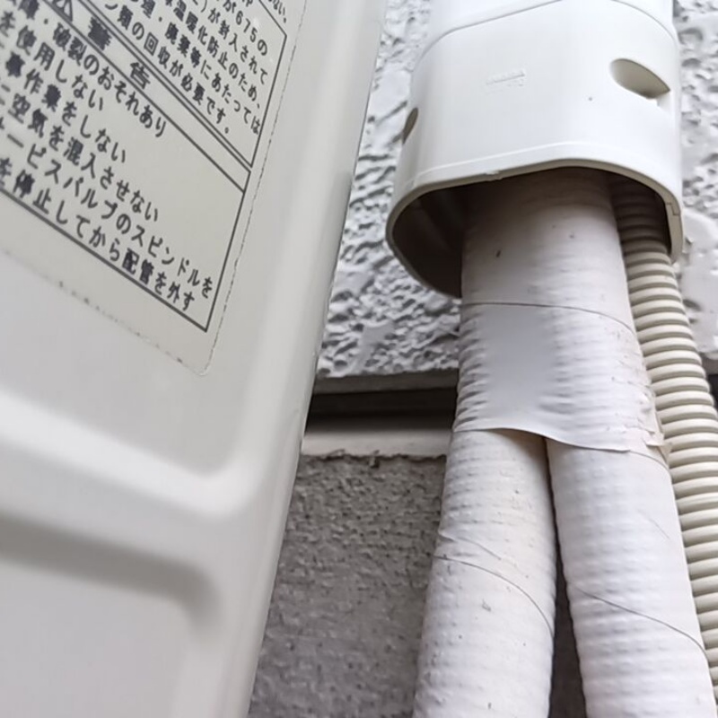 侵入経路となる配管の導入部分のすき間