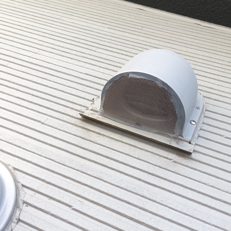 外壁換気口の開口部をネットで封鎖