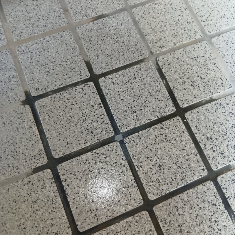 開けた穴を修復した様子