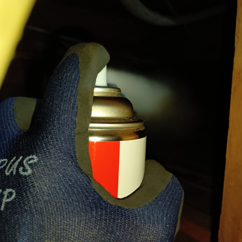 殺虫剤をスプレー