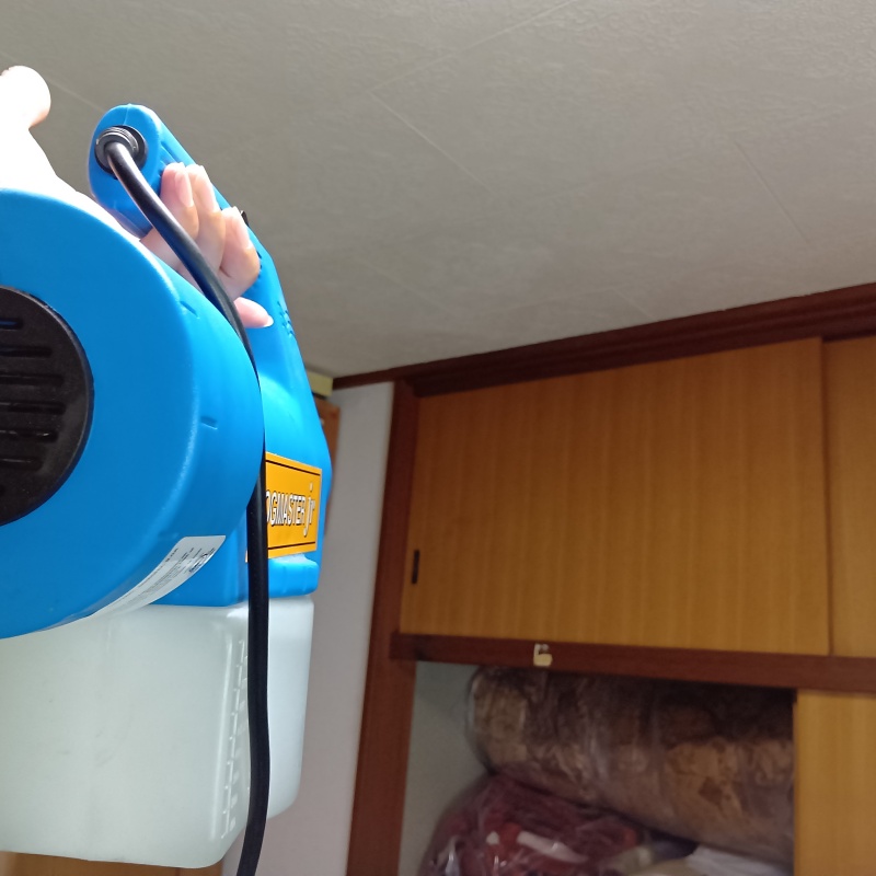 噴霧器で除菌・消臭剤を散布