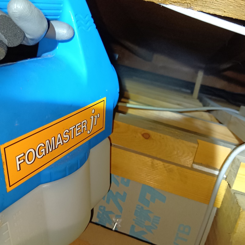 噴霧器で除菌・消臭剤を散布