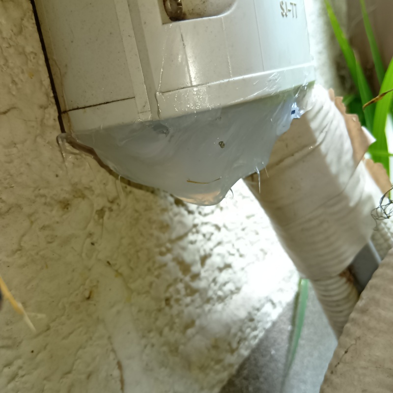 配管の導入部分のすき間を封鎖