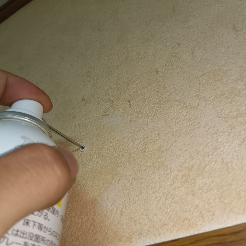 壁に忌避剤を注入