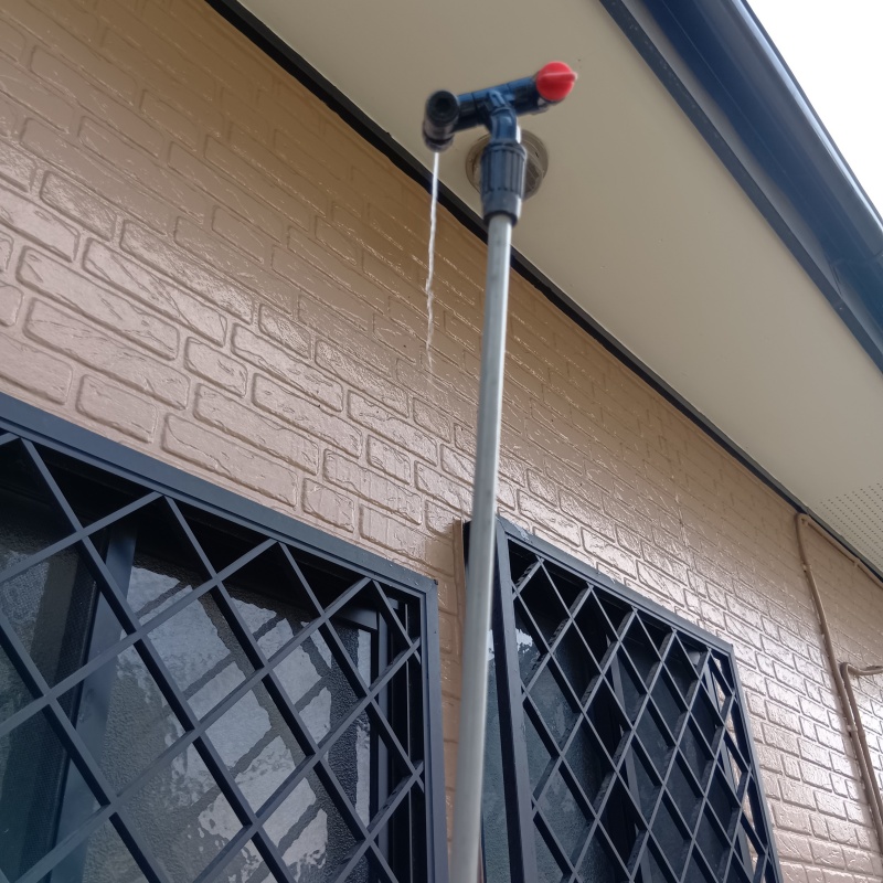建物全体に除菌剤を散布