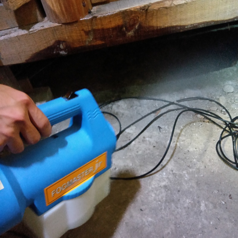 噴霧器で除菌・消臭剤を散布