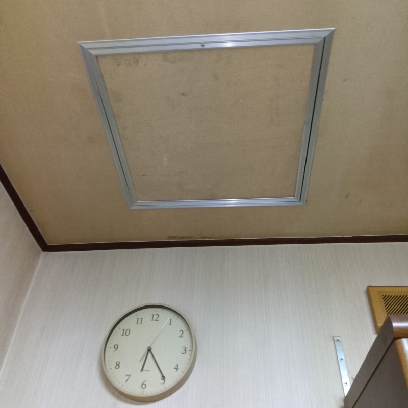 天井に新設した点検口