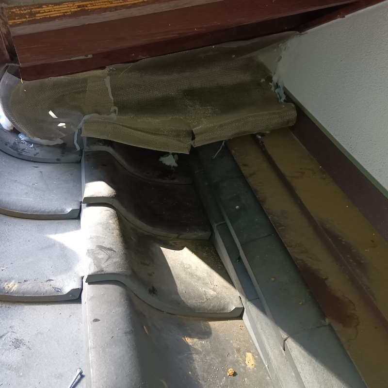 屋根の開口部を封鎖